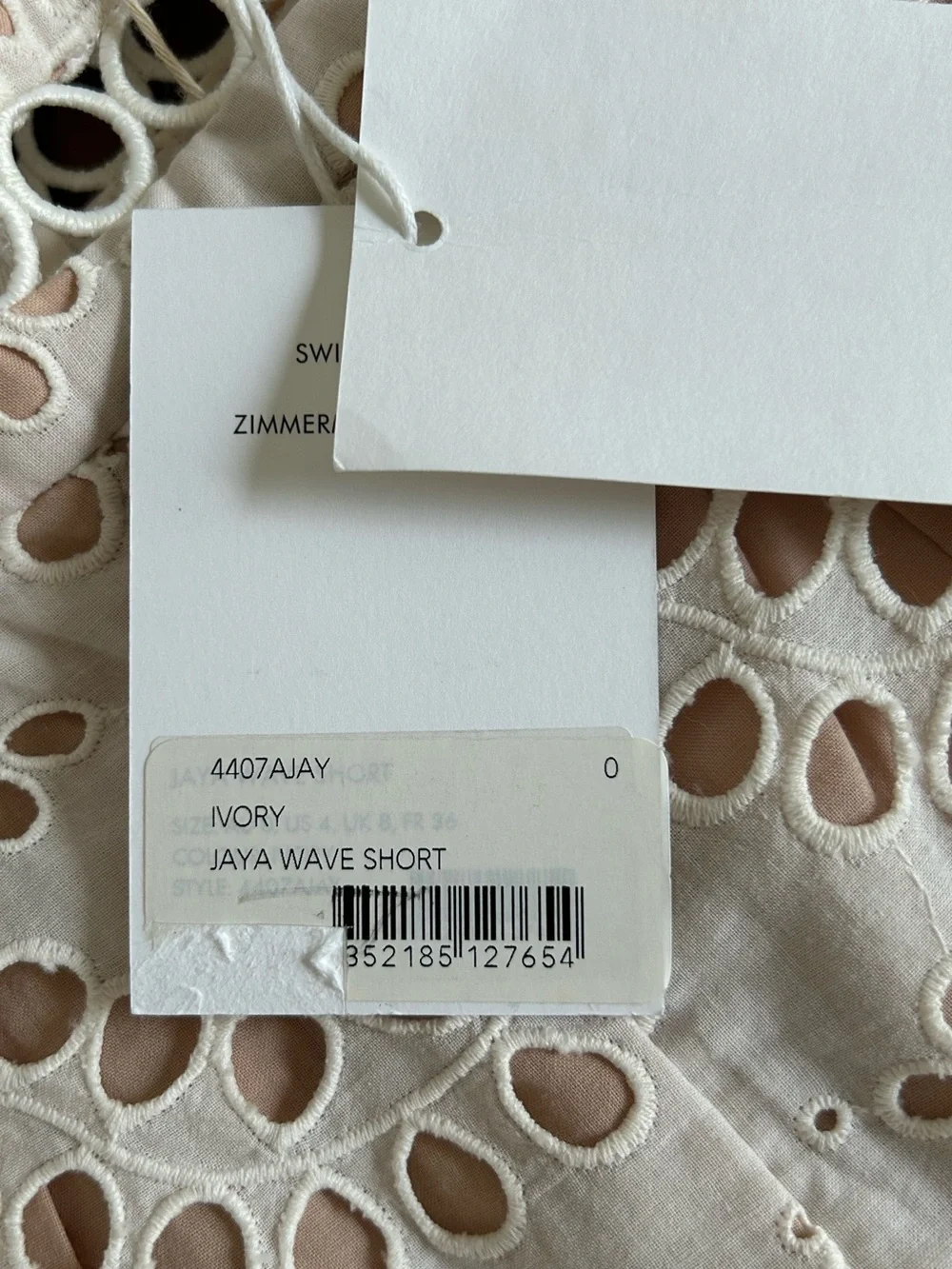 NWT Zimmermann Jaya Wave Scalloped Eyelet Short Size 0 US 2-4 Ivory - Picture 5 of 6